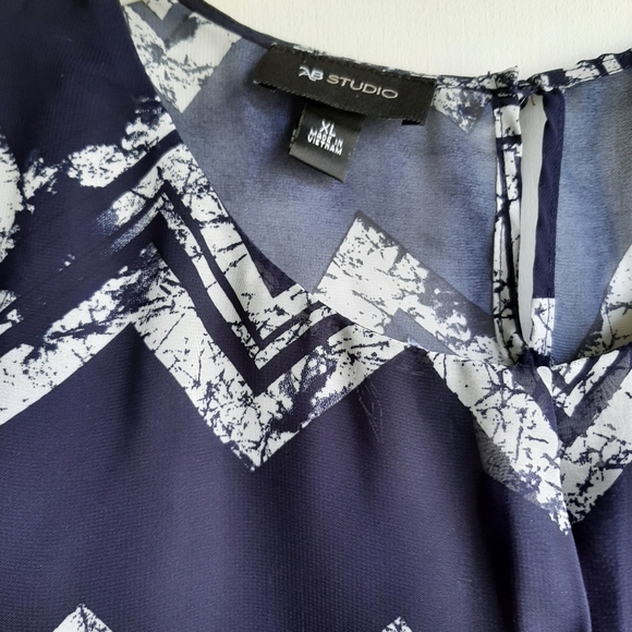 Top - Picture 2 of 3